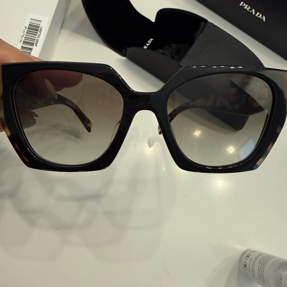 Prada Women's Sunglasses in Black and Tortoise - Picture 6 of 8